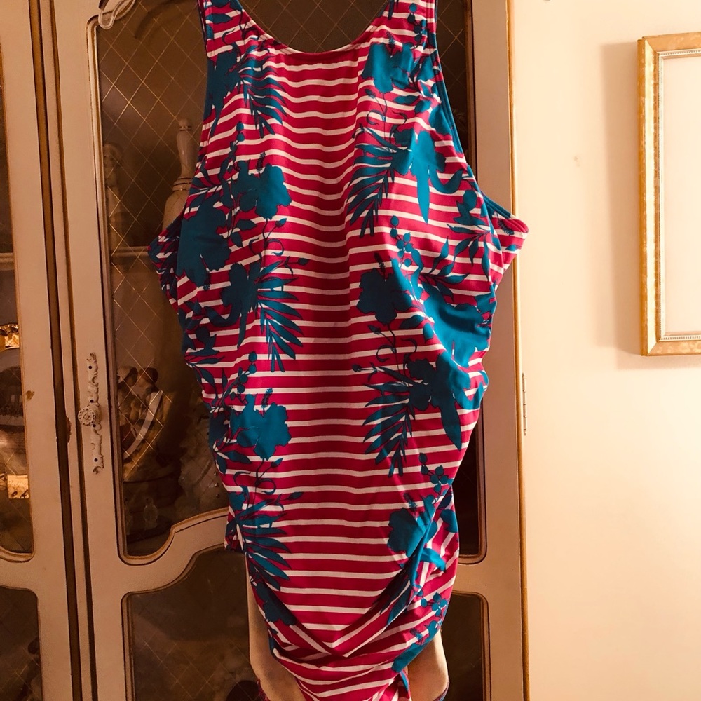 d & Co excellent condition one piece pink/white/blue floral swimsuit size 16